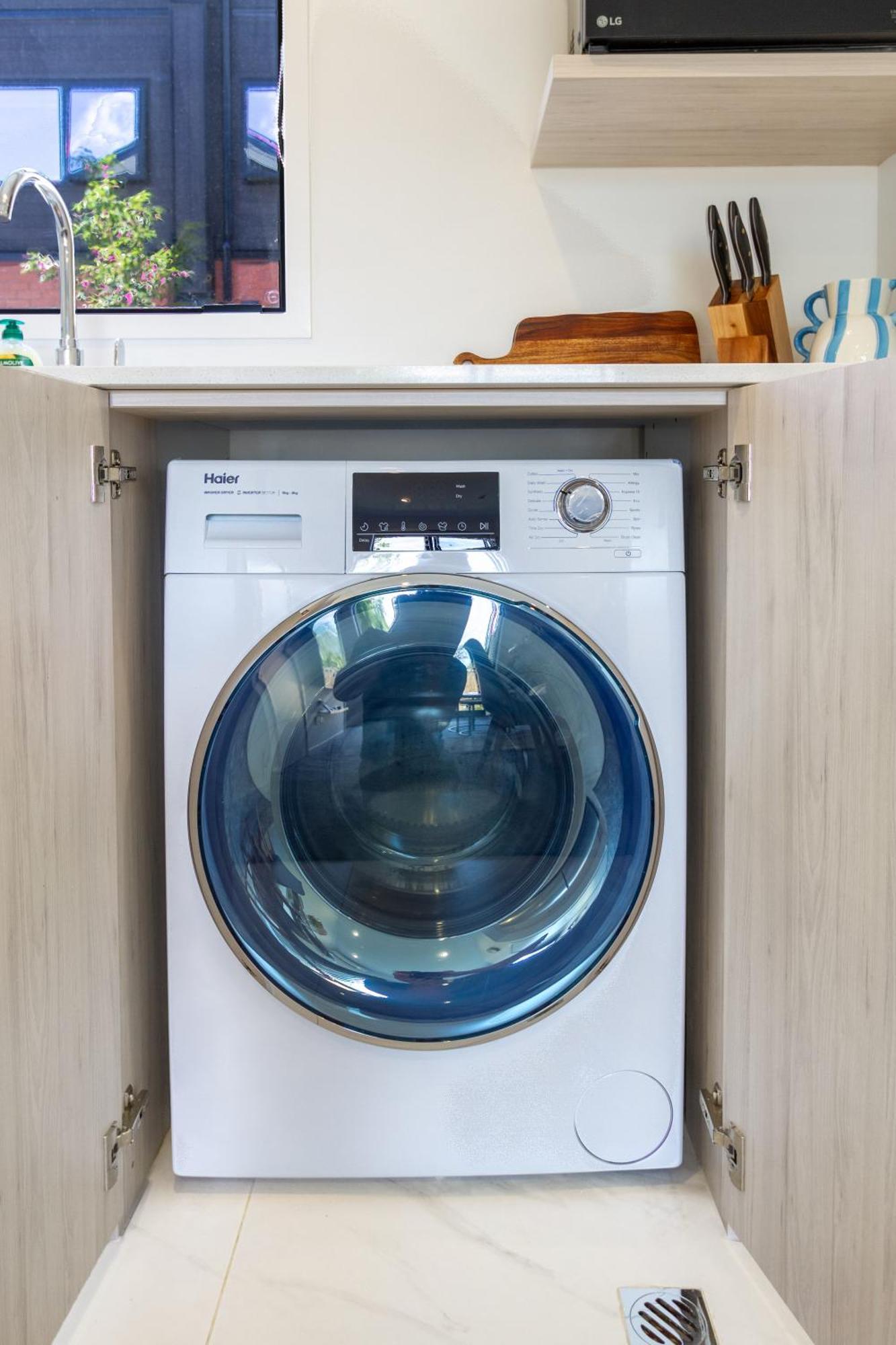 Conveniently Located 2br Townhouse In West Akl