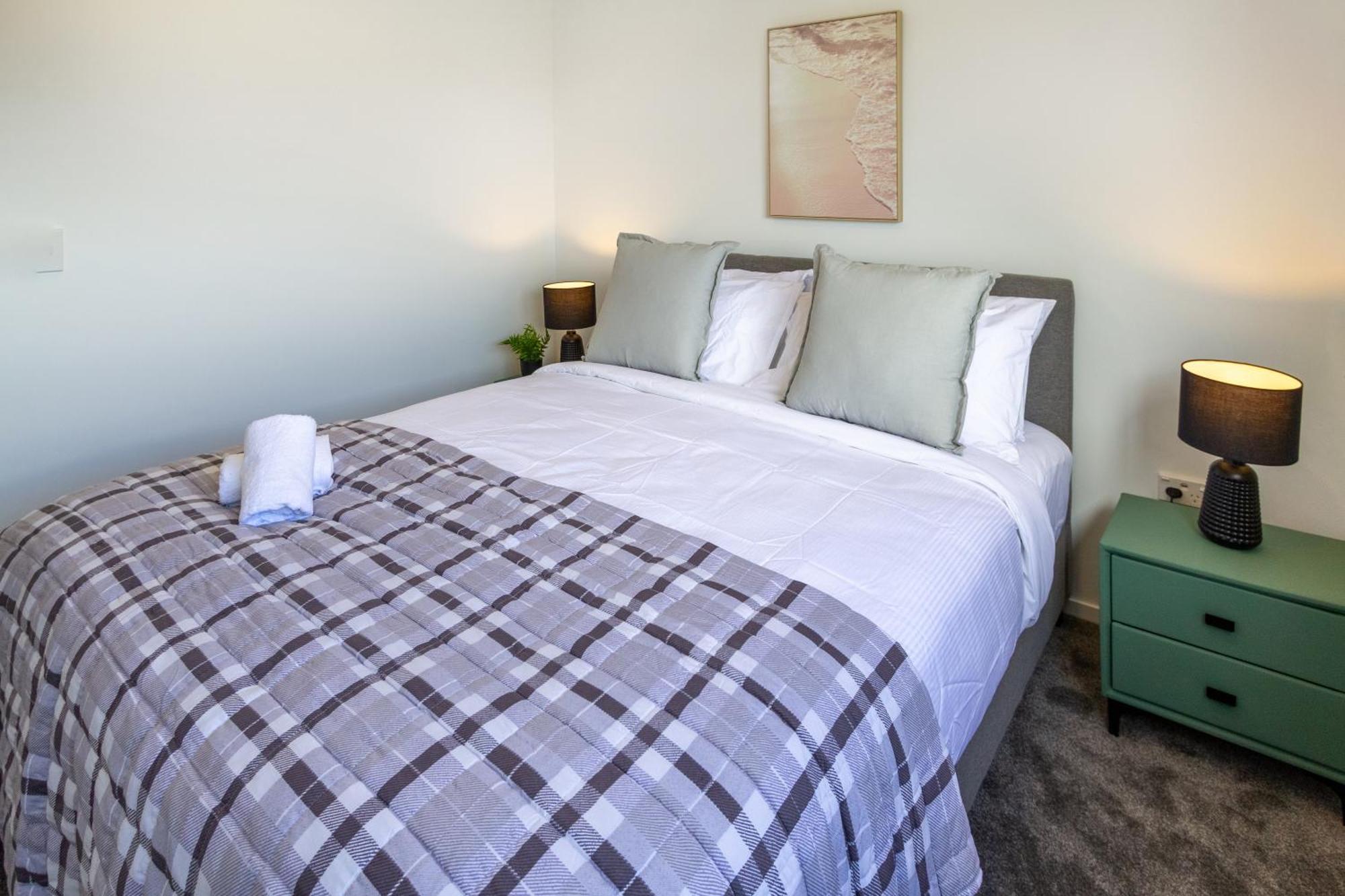 Apartment Conveniently Located 2br Townhouse In West Akl *