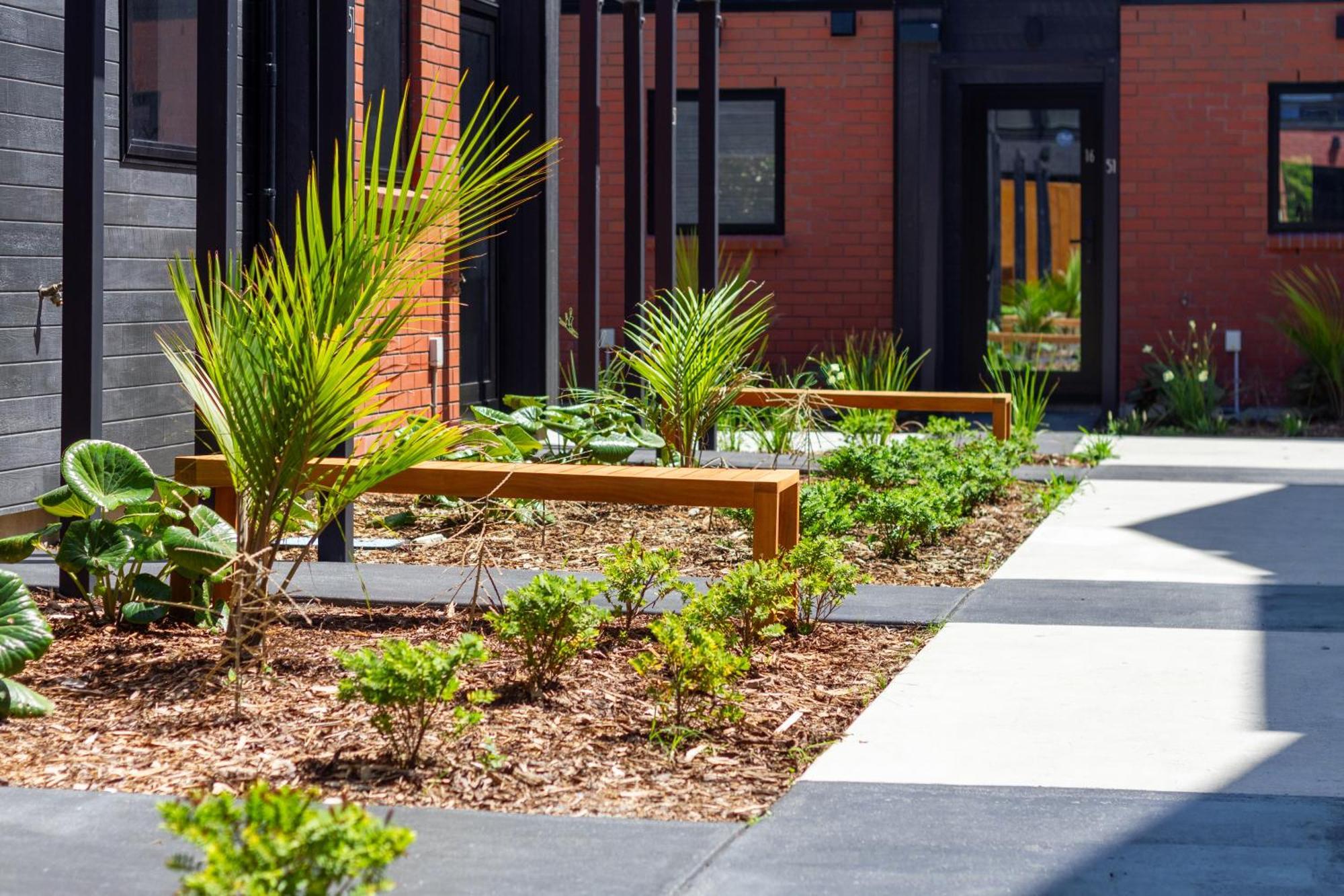 Conveniently Located 2br Townhouse In West Akl *