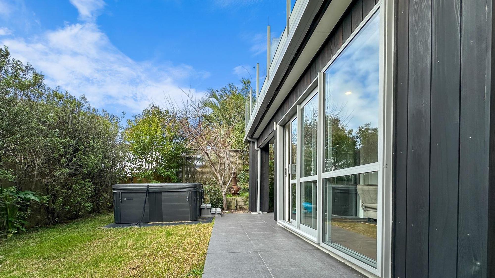 Murrays Gem L Modern 4bed Stunner L Sea View & Spa! * Auckland