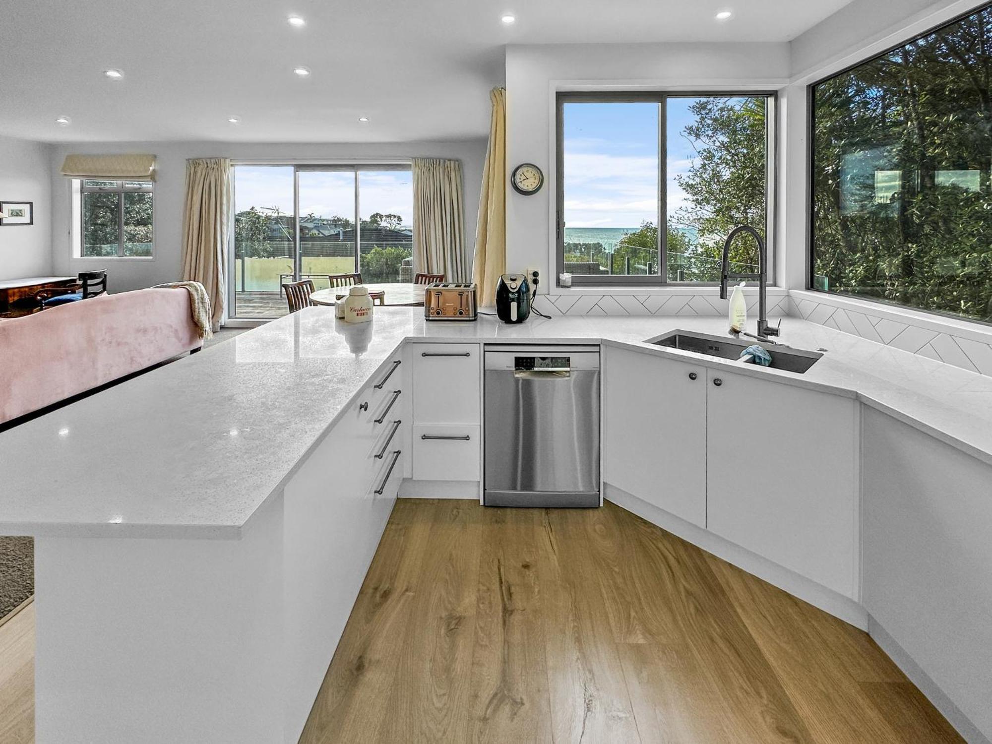 Murrays Gem L Modern 4bed Stunner L Sea View & Spa! * Auckland