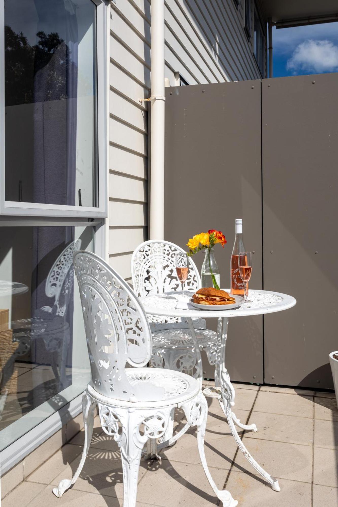 Bright Morningside Apartment