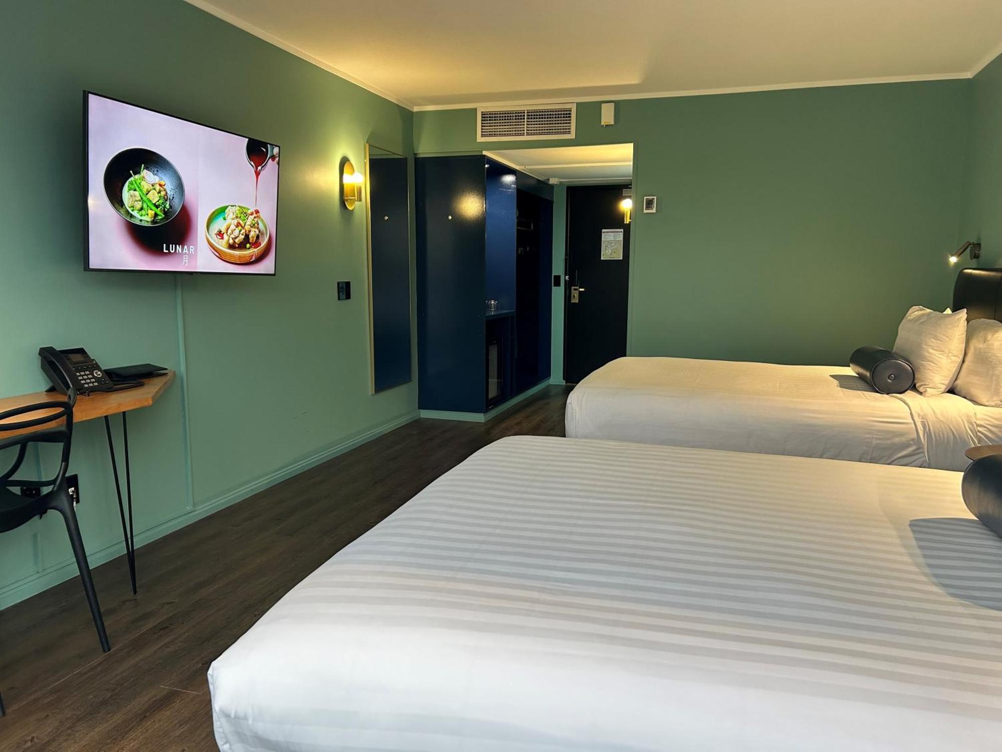 Naumi Airport Hotel