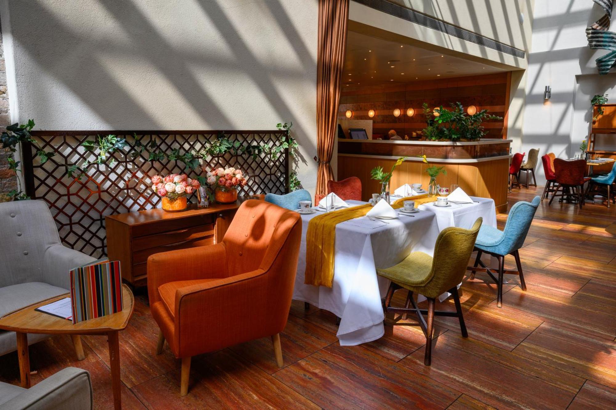 Debrett Hotel 5*