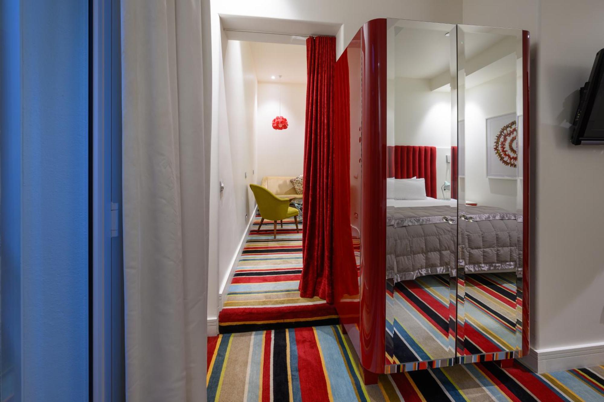 Debrett Auckland