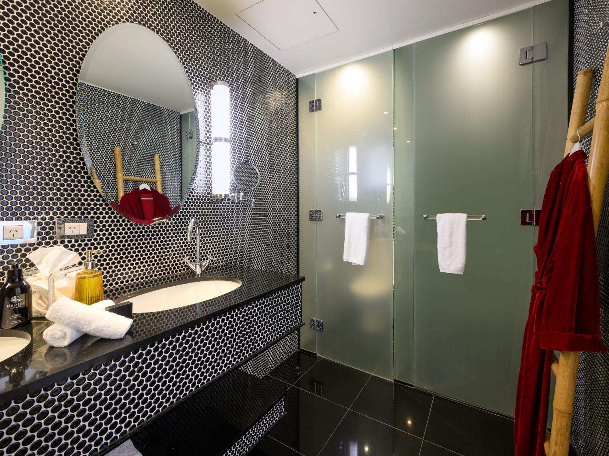 Debrett Hotel 5*