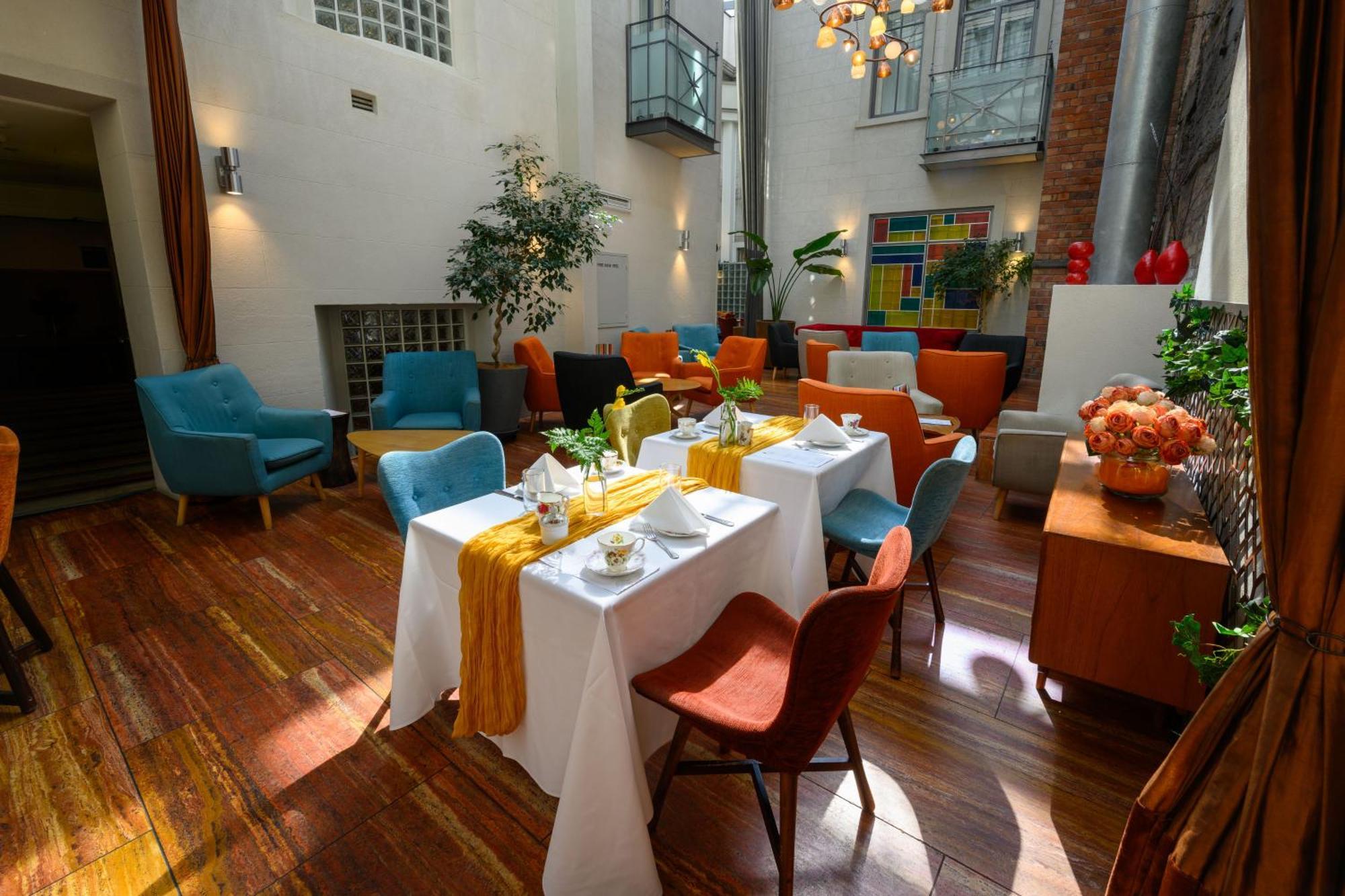 Debrett Auckland