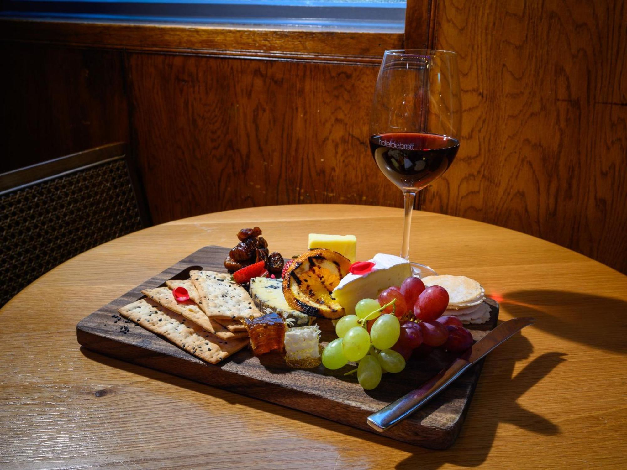 Debrett 5* Auckland