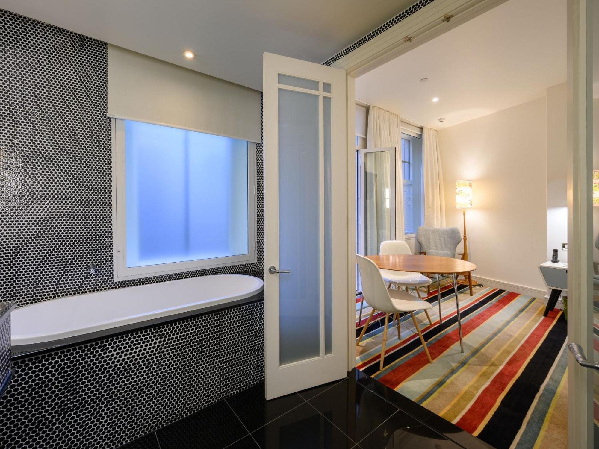 Debrett 5*