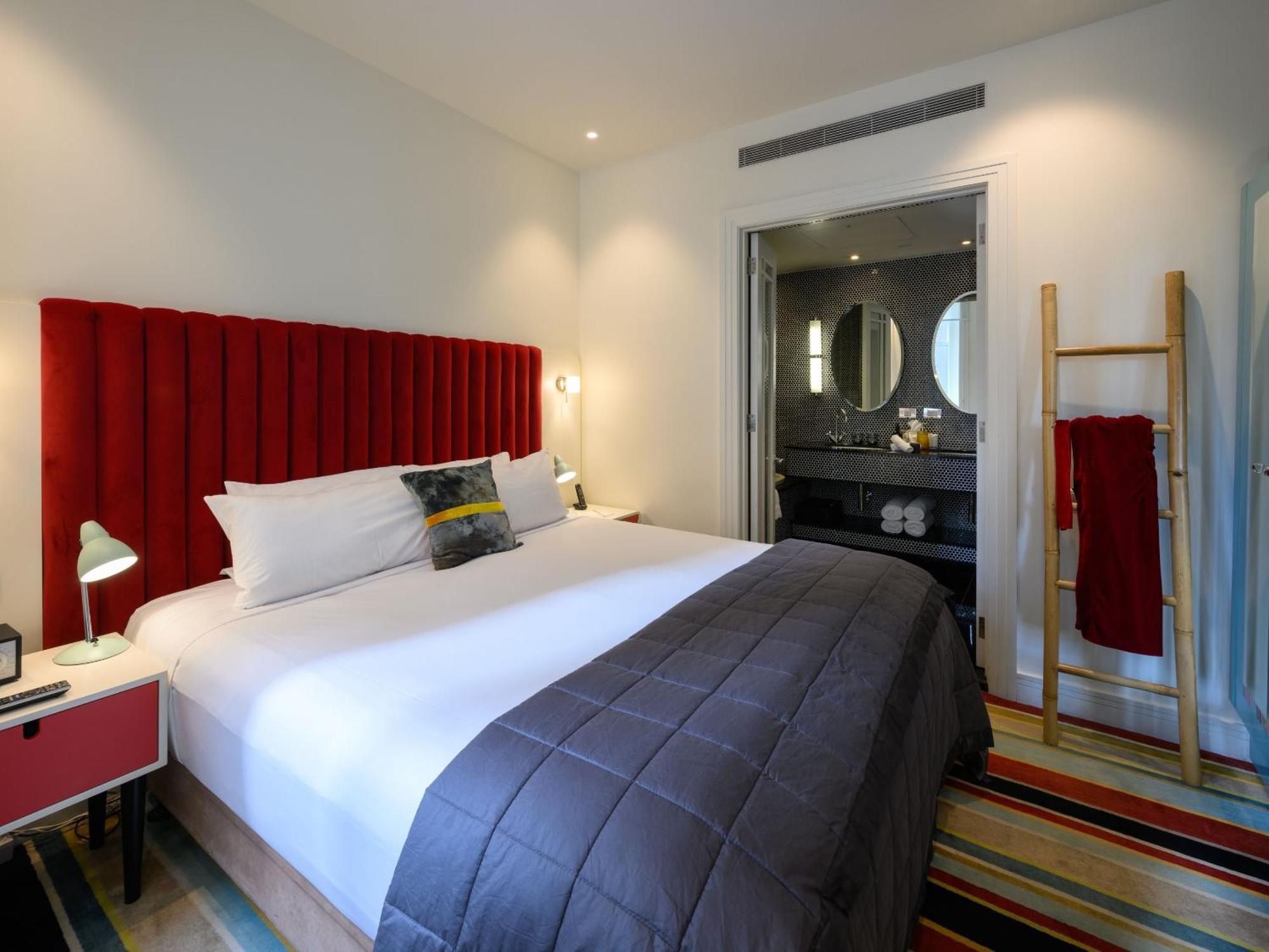 Debrett Auckland