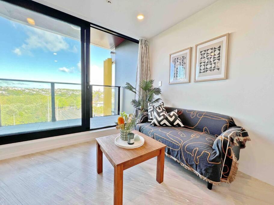 Stunning View 1-bedroom In Centre *