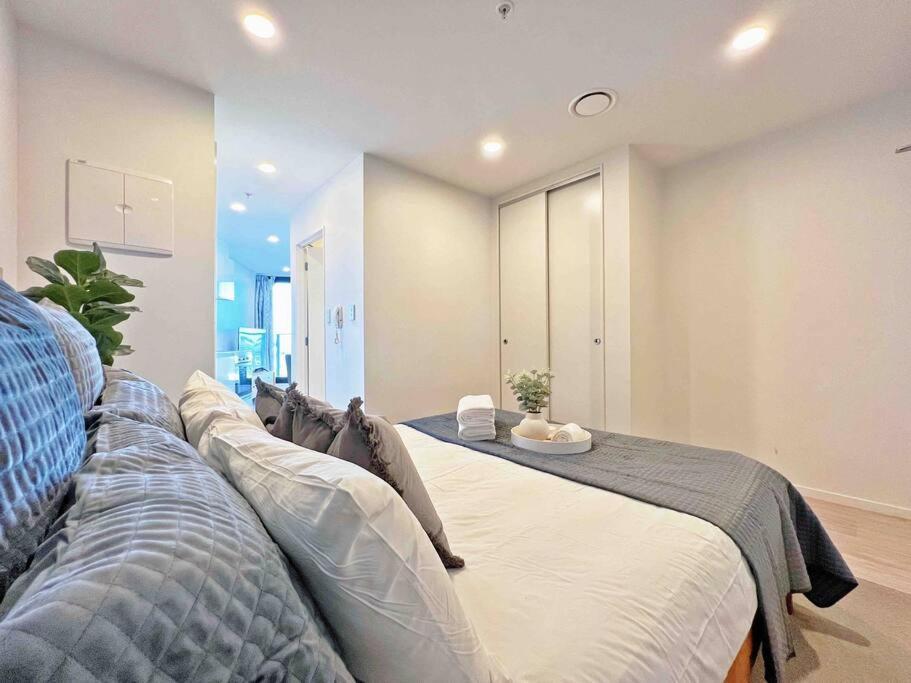 Stunning View 1-bedroom In Centre *