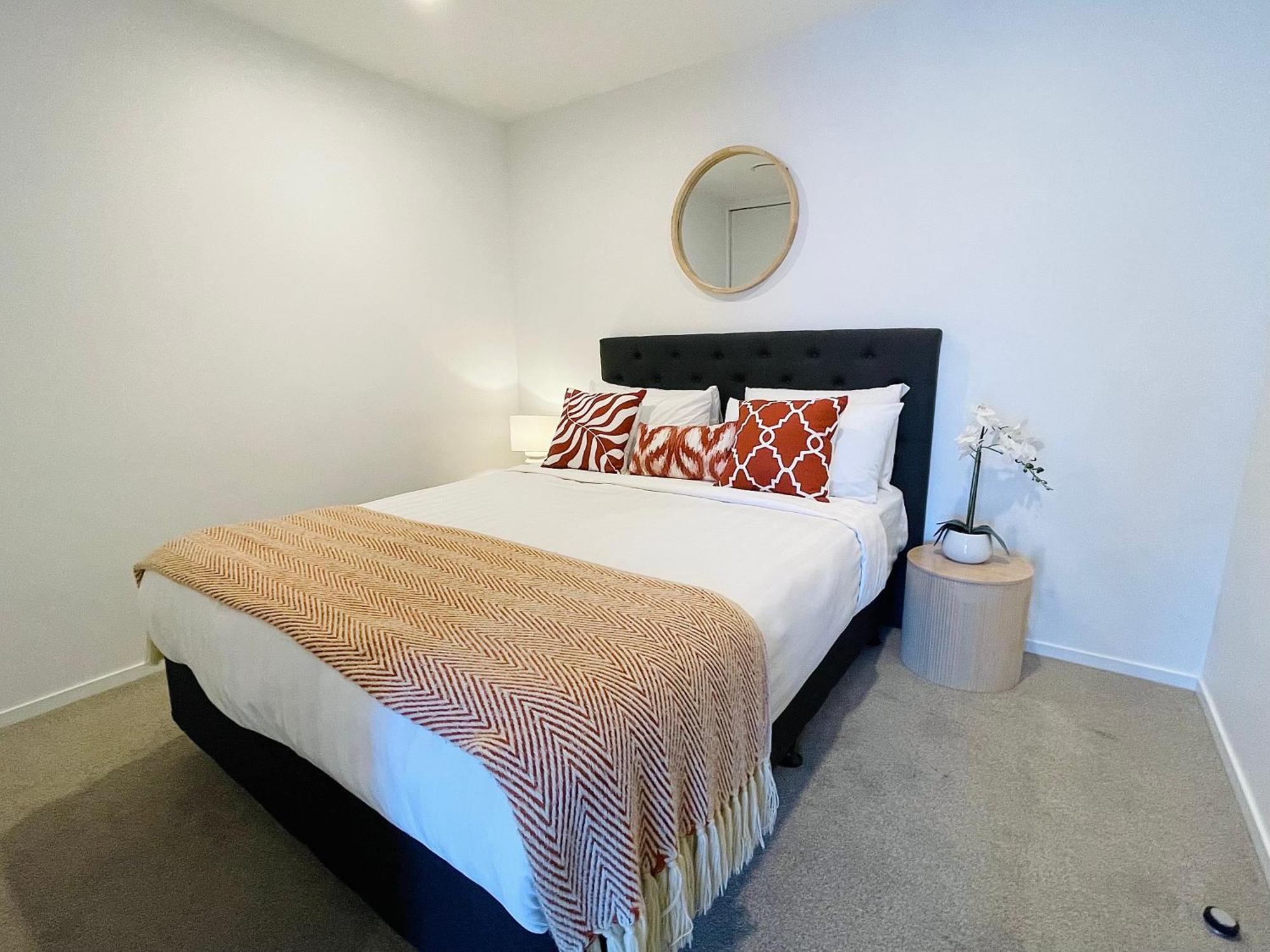 Cbd High-rise Beautiful View Apartment Auckland