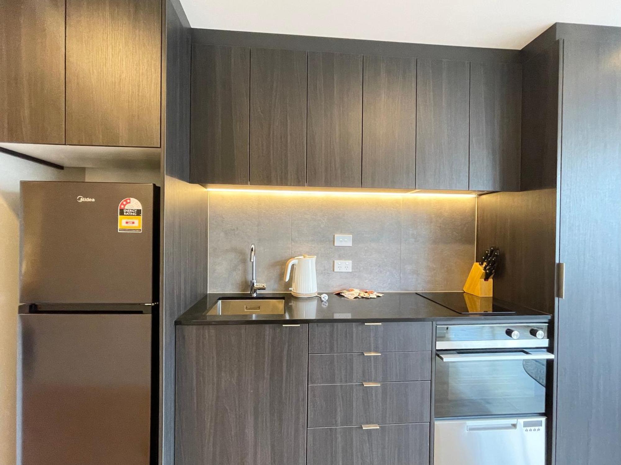 Cbd High-rise Beautiful View Apartment Auckland