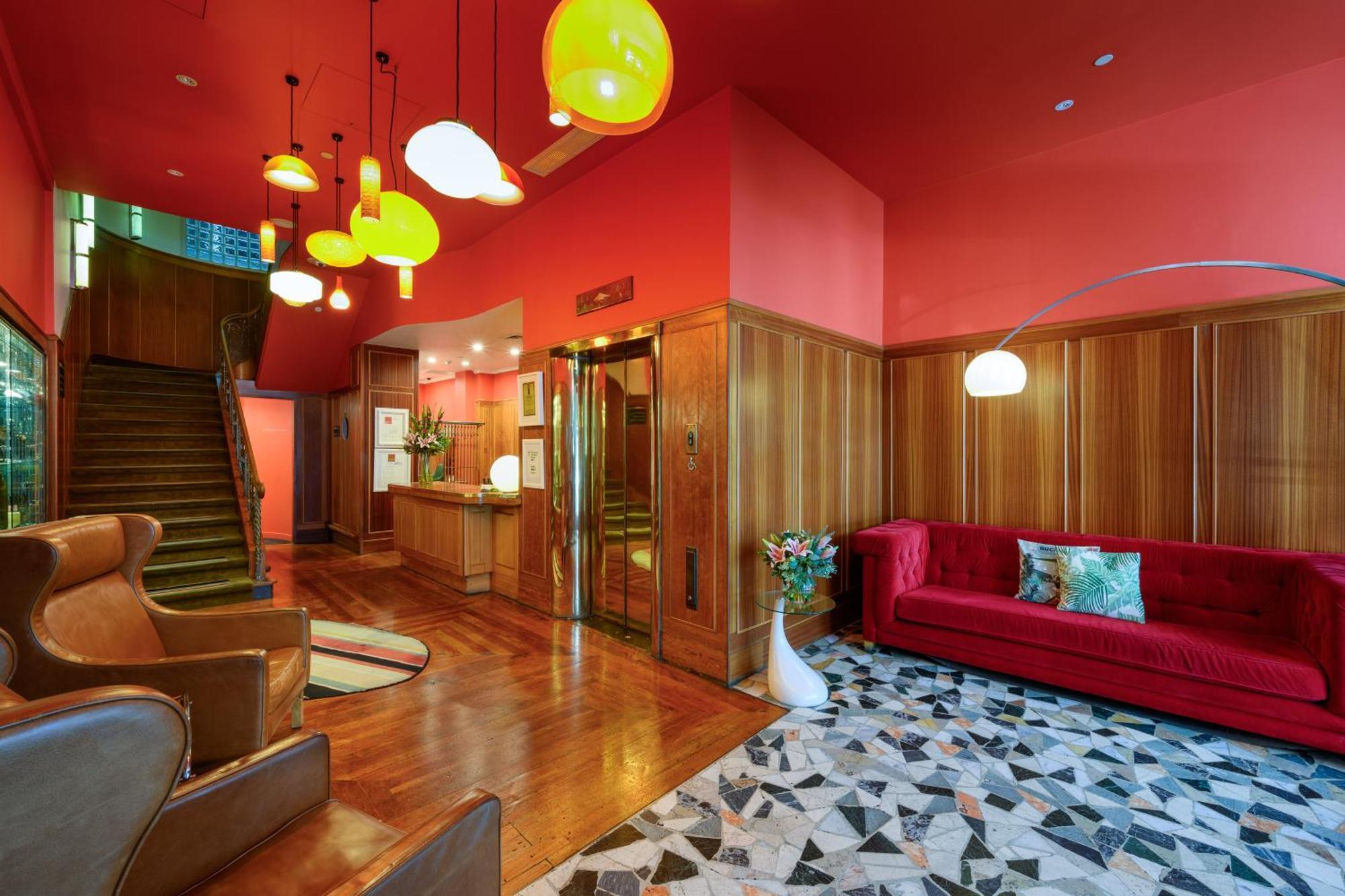 Debrett Auckland