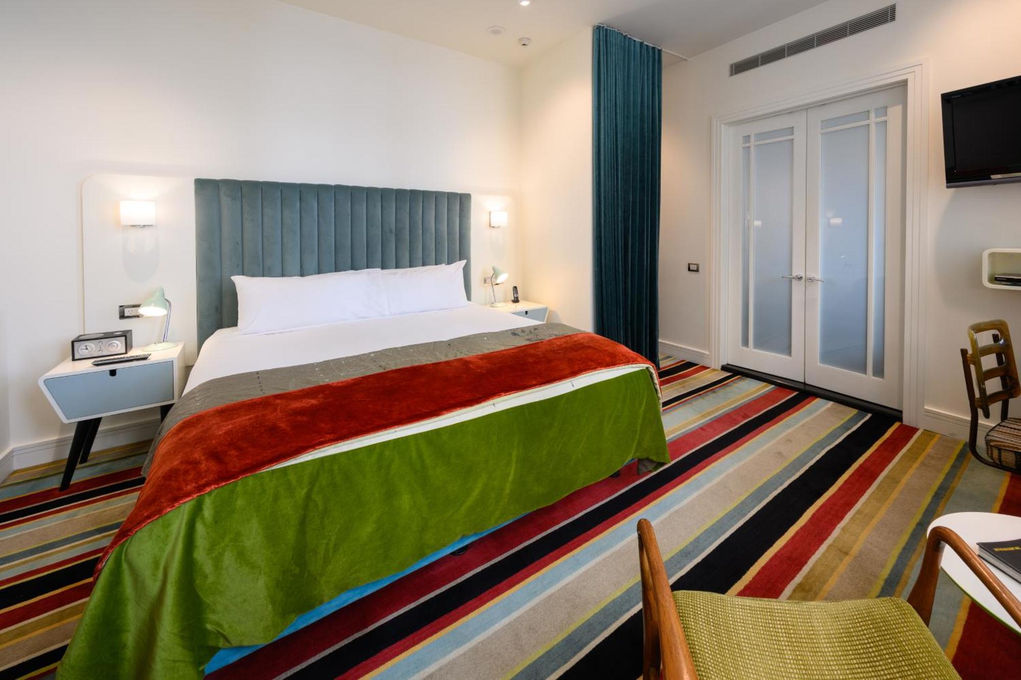 Debrett Hotel 5*