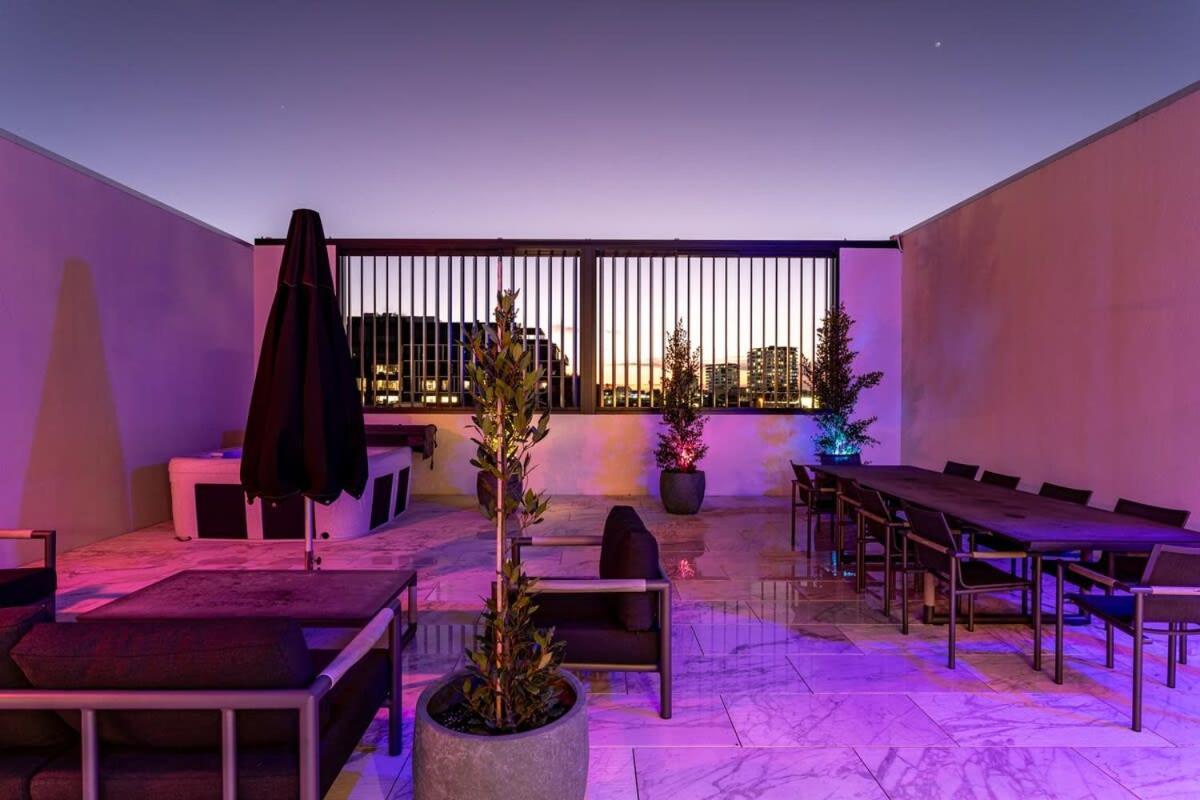 The Cube On Upper Queen Street Holiday home *