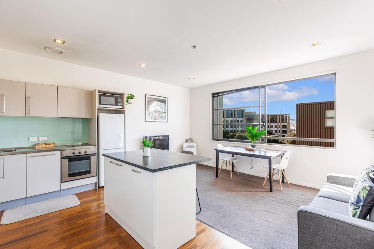 Apartment Modern Retreat In Centre Auckland