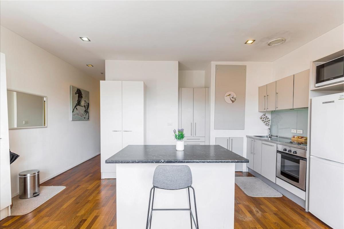 Modern Retreat In Centre Apartamento