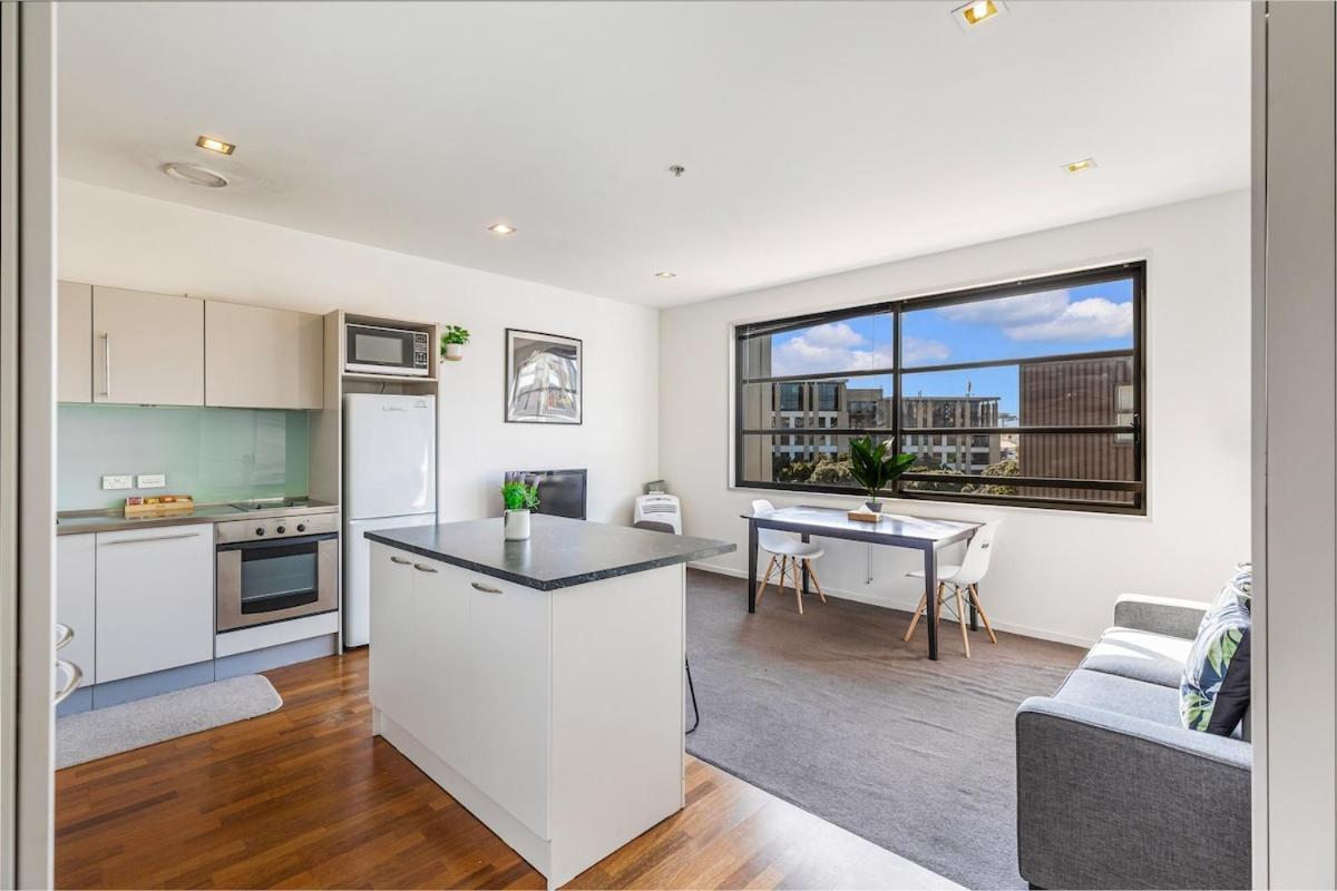 Modern Retreat In Centre