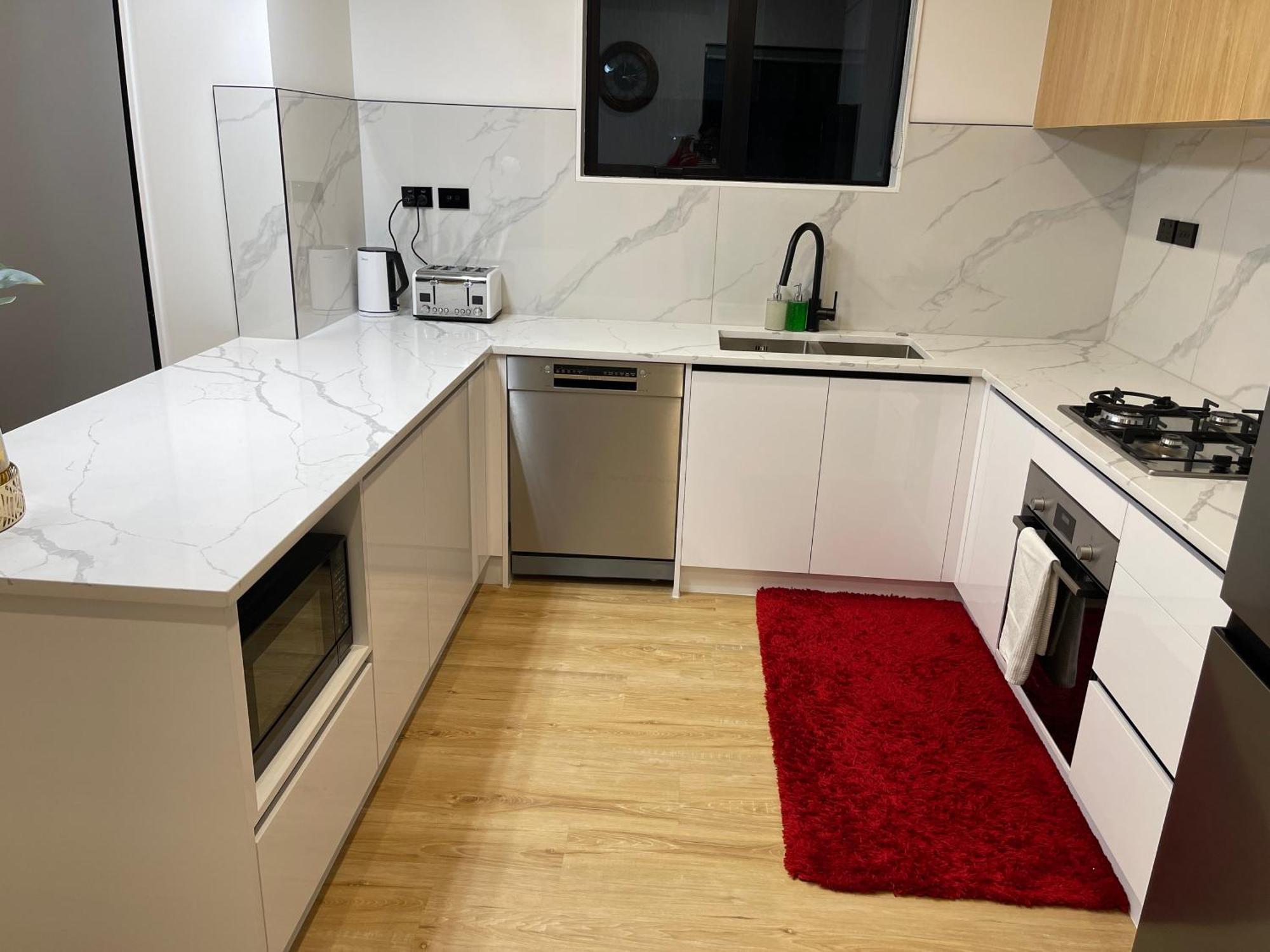 Holiday home 5 Bedroom House At The Heart Of Airport