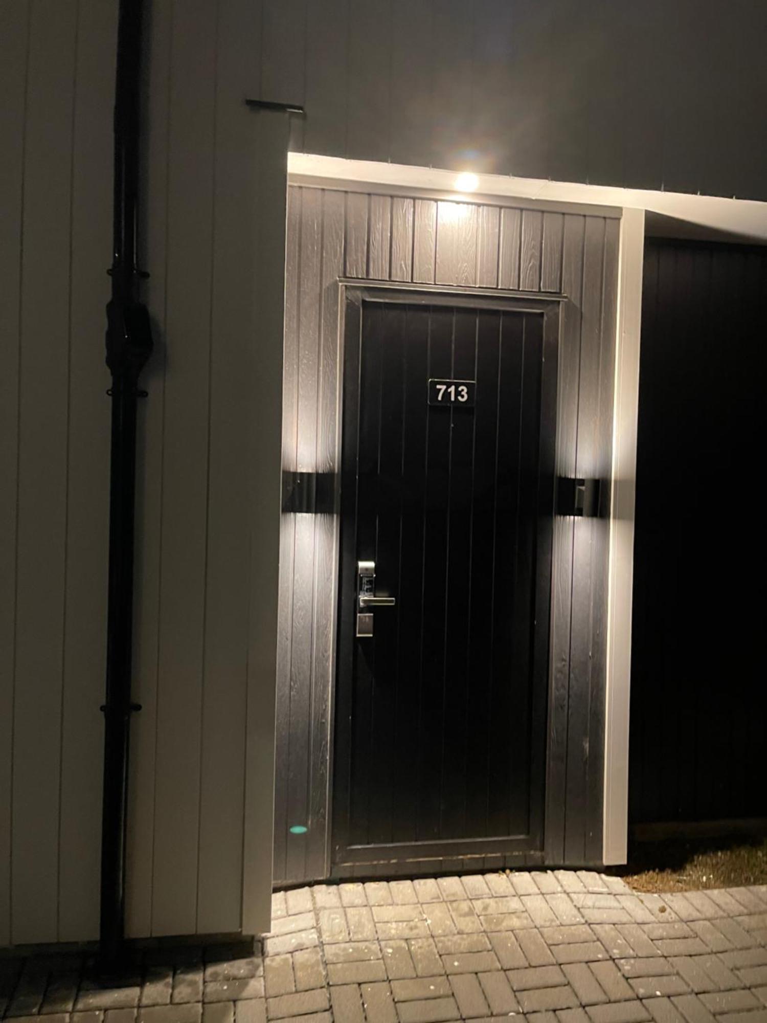 5 Bedroom House At The Heart Of Airport Holiday home