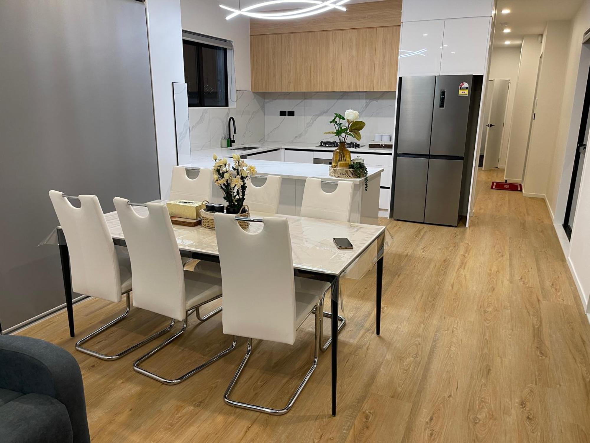 5 Bedroom House At The Heart Of Airport * Auckland