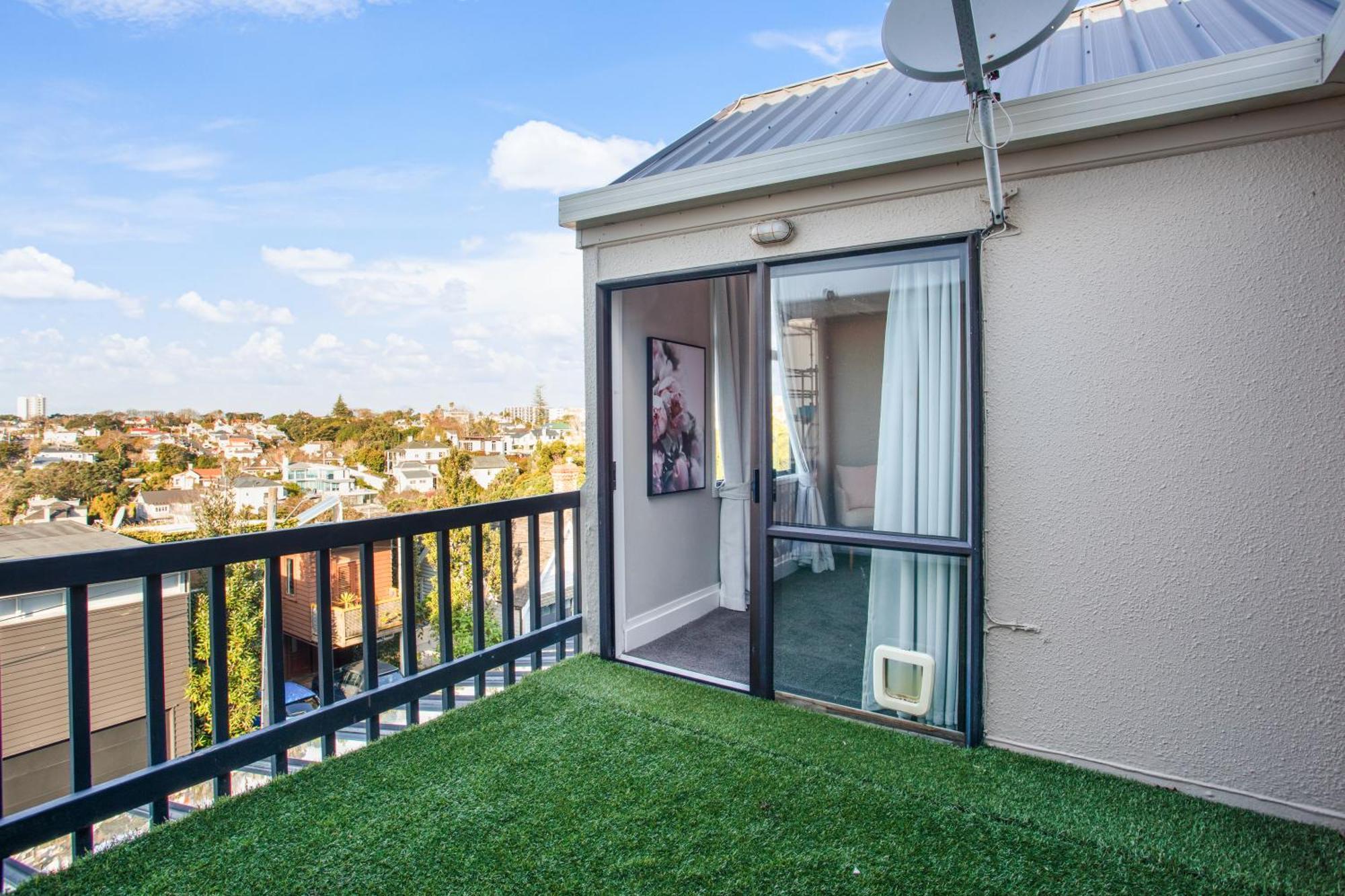 Parnell Vista 2br With Seaview