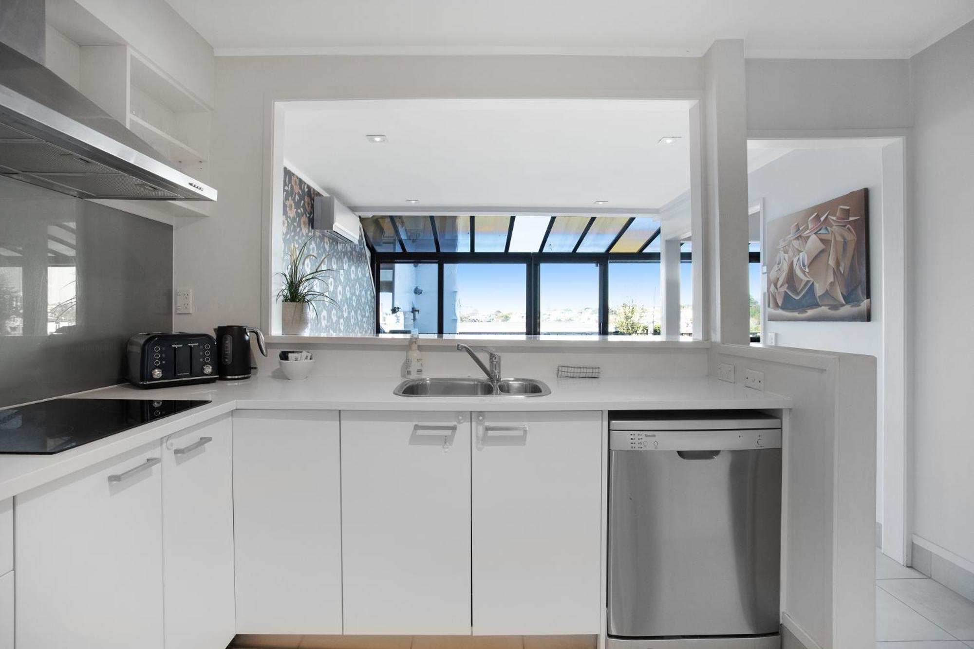 Parnell Vista 2br With Seaview Apartment