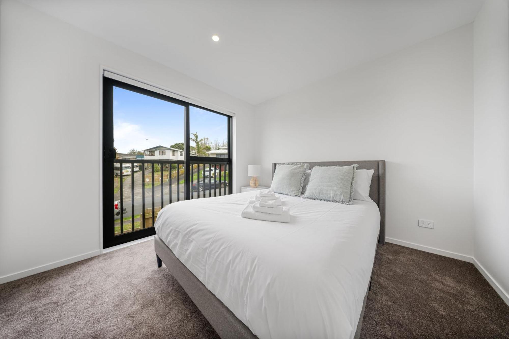West Harbour Modern 4-bedroom Retreat Auckland