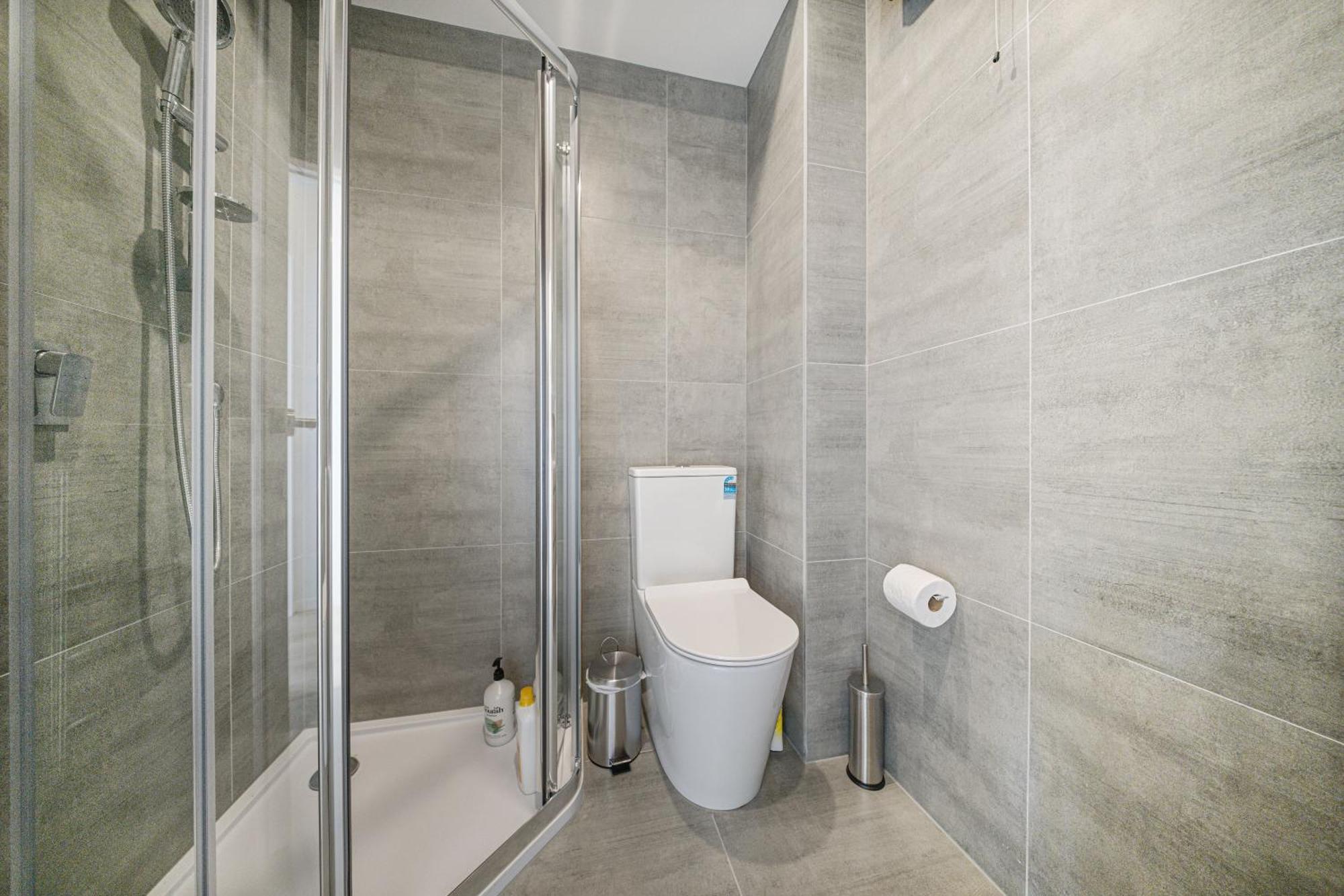 West Harbour Modern 4-bedroom Retreat Holiday home Auckland