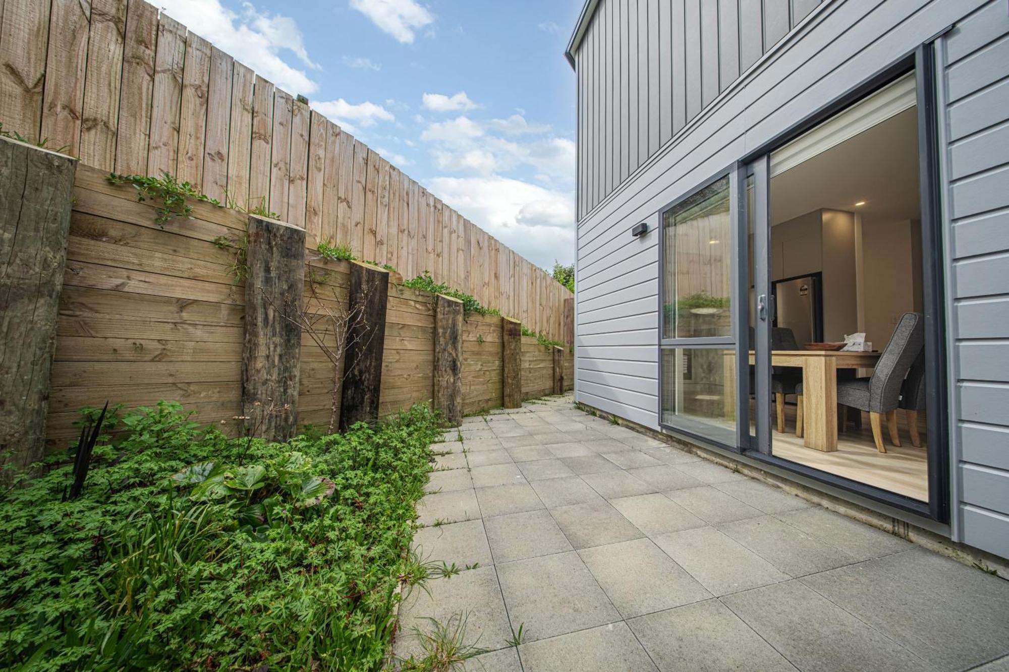 West Harbour Modern 4-bedroom Retreat Auckland