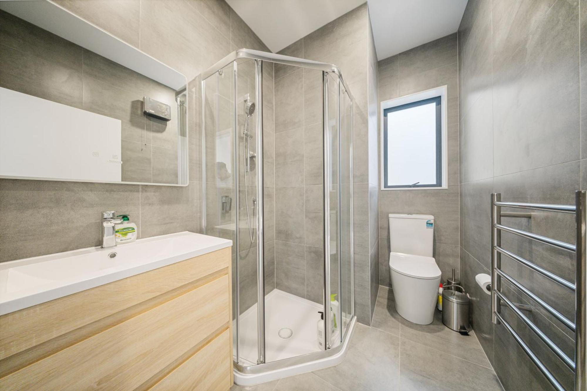West Harbour Modern 4-bedroom Retreat * Auckland