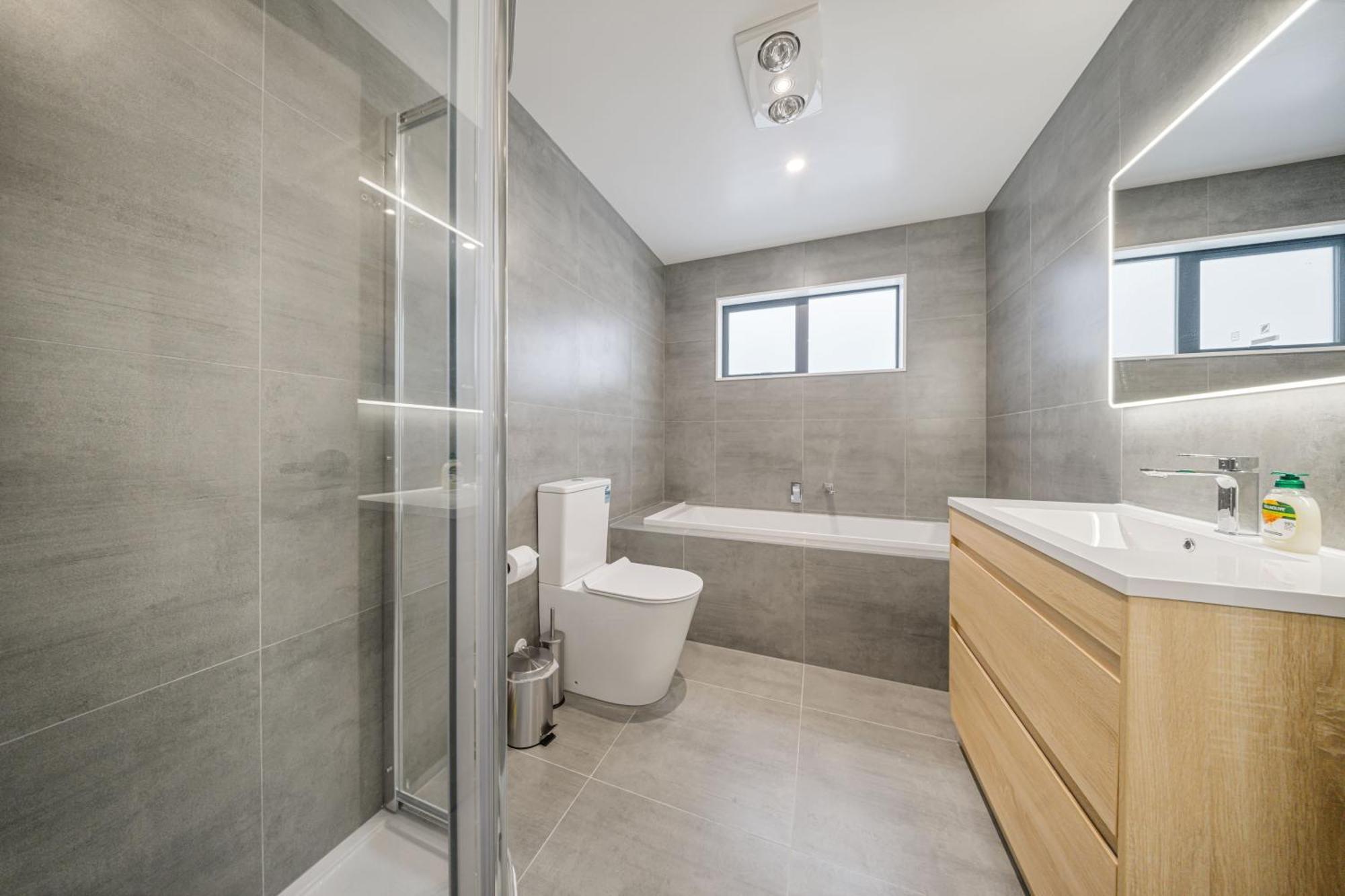 West Harbour Modern 4-bedroom Retreat Holiday home Auckland