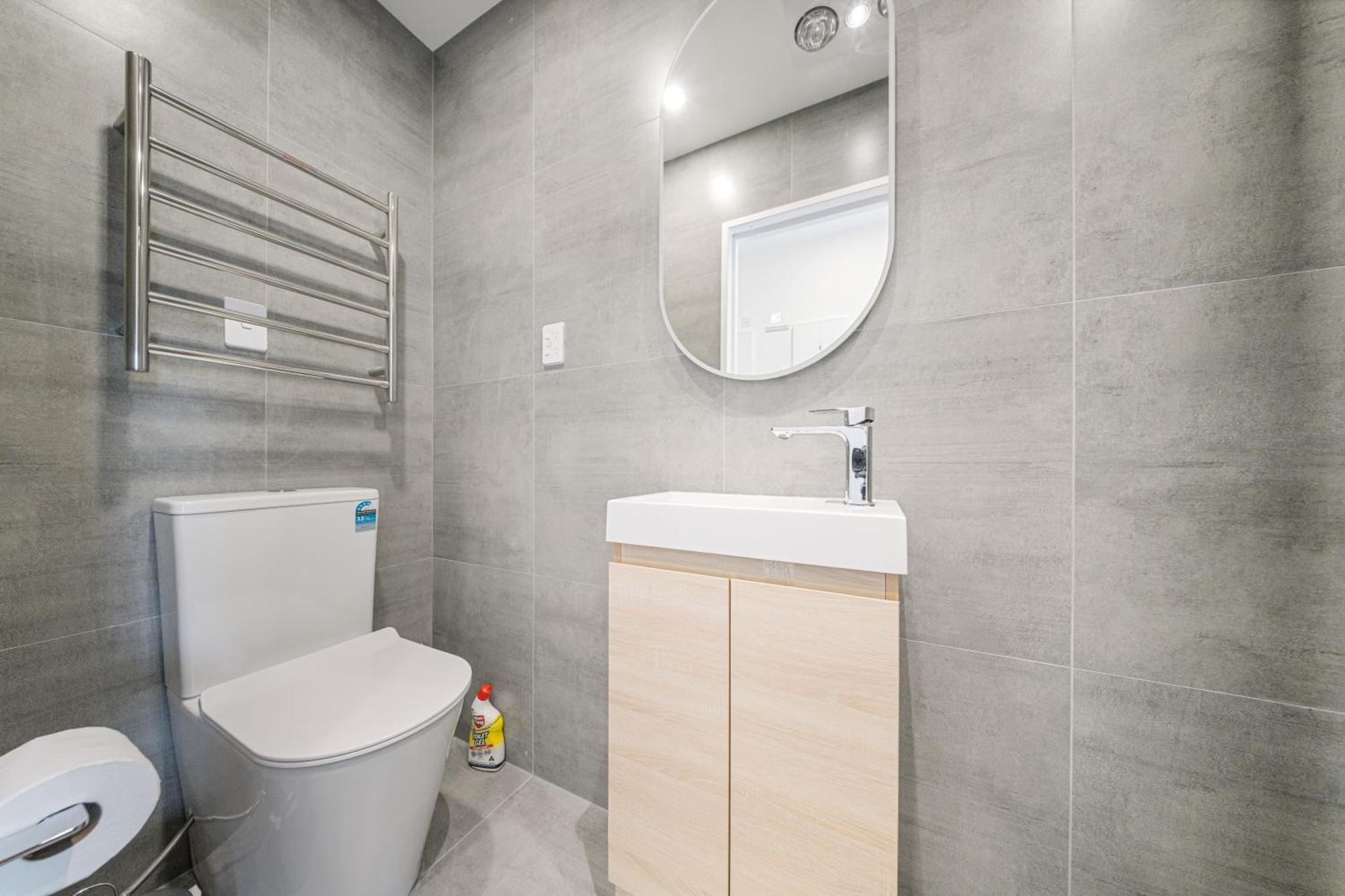 Holiday home West Harbour Modern 4-bedroom Retreat