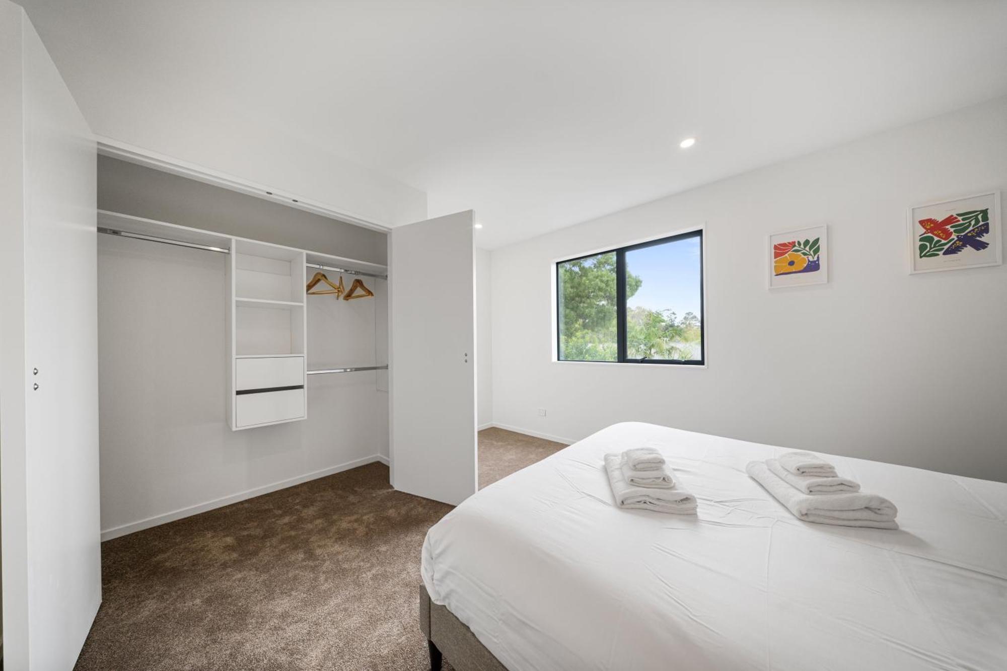 West Harbour Modern 4-bedroom Retreat Holiday home *