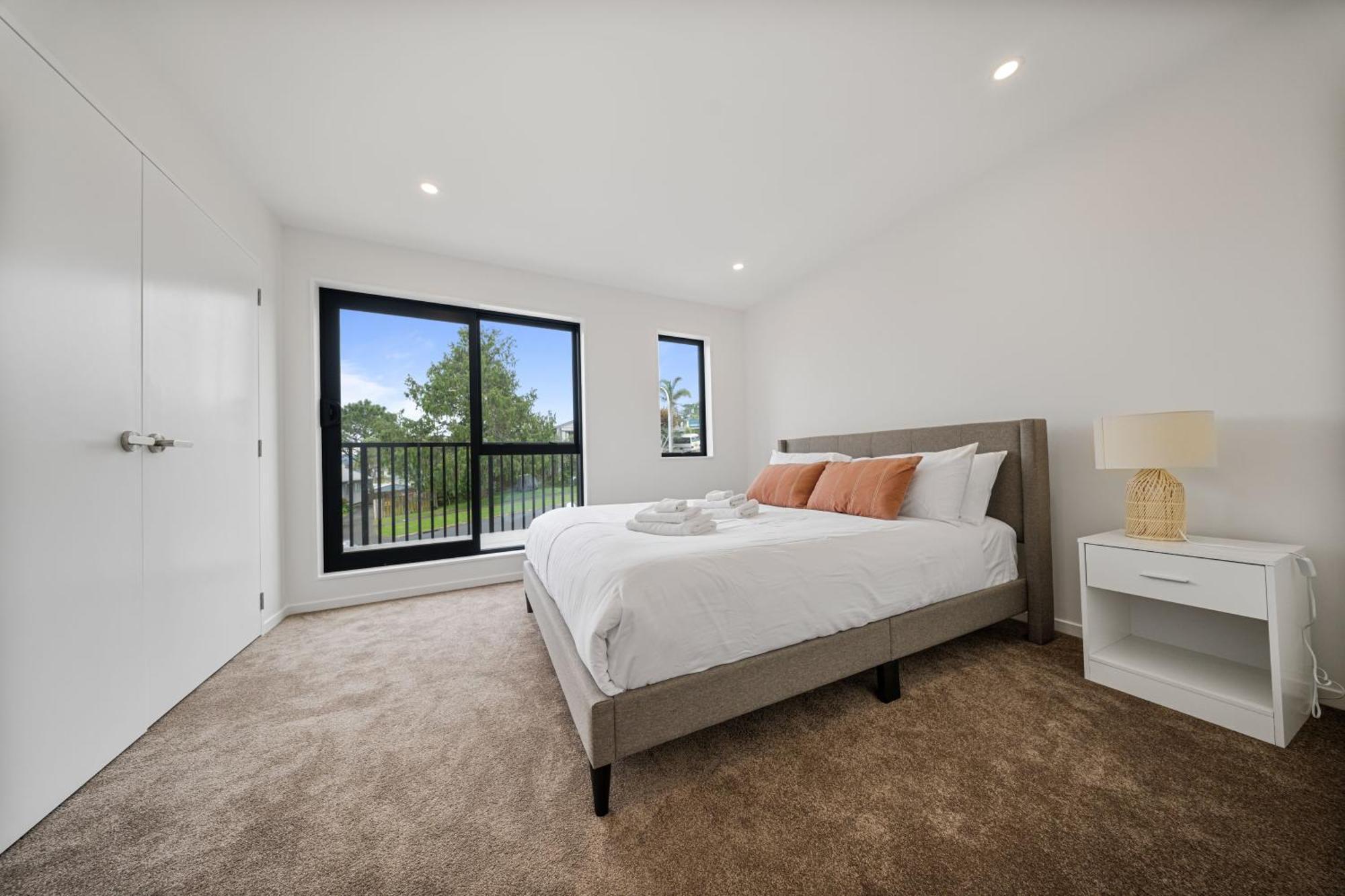 West Harbour Modern 4-bedroom Retreat Holiday home Auckland