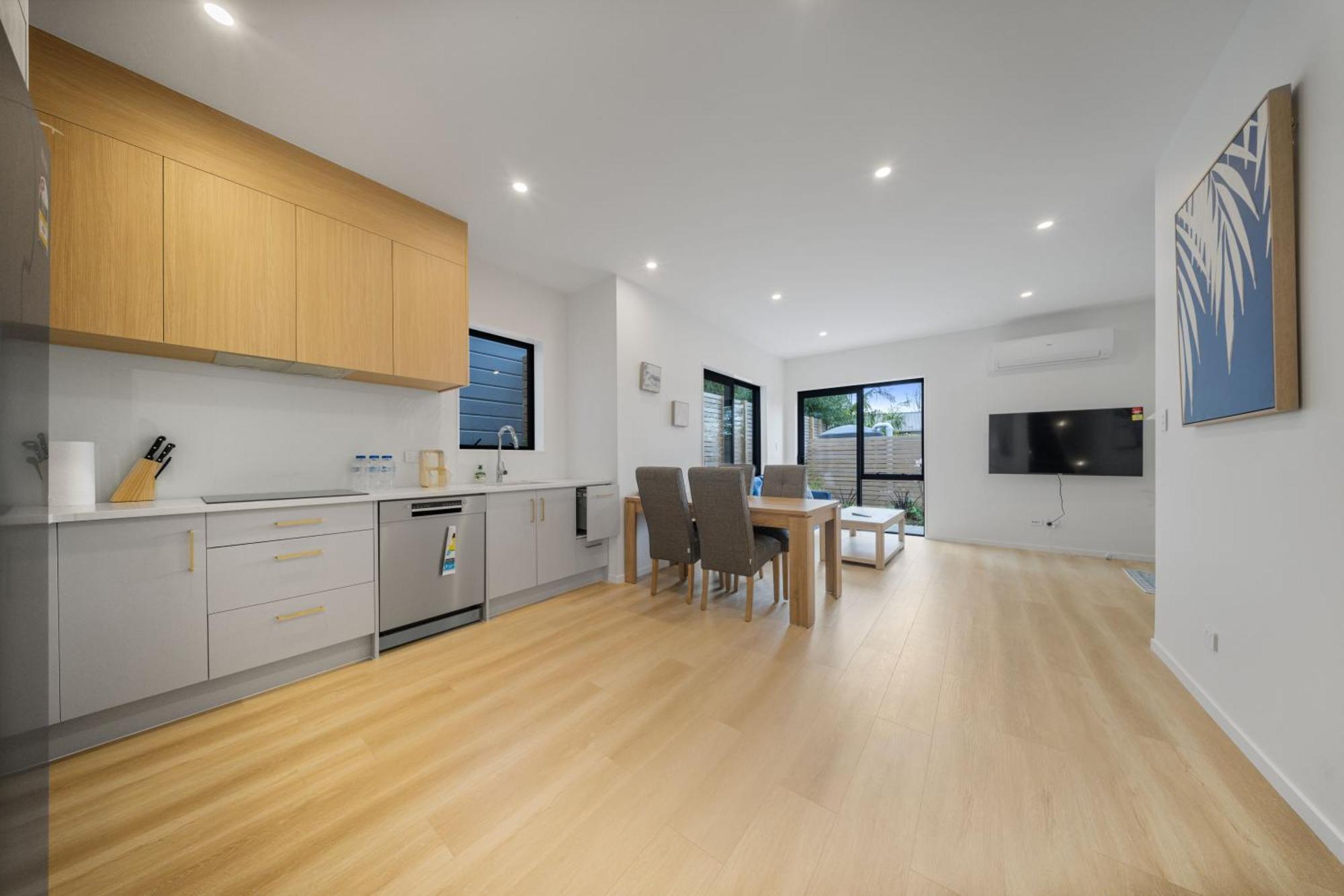Holiday home West Harbour Modern 4-bedroom Retreat *