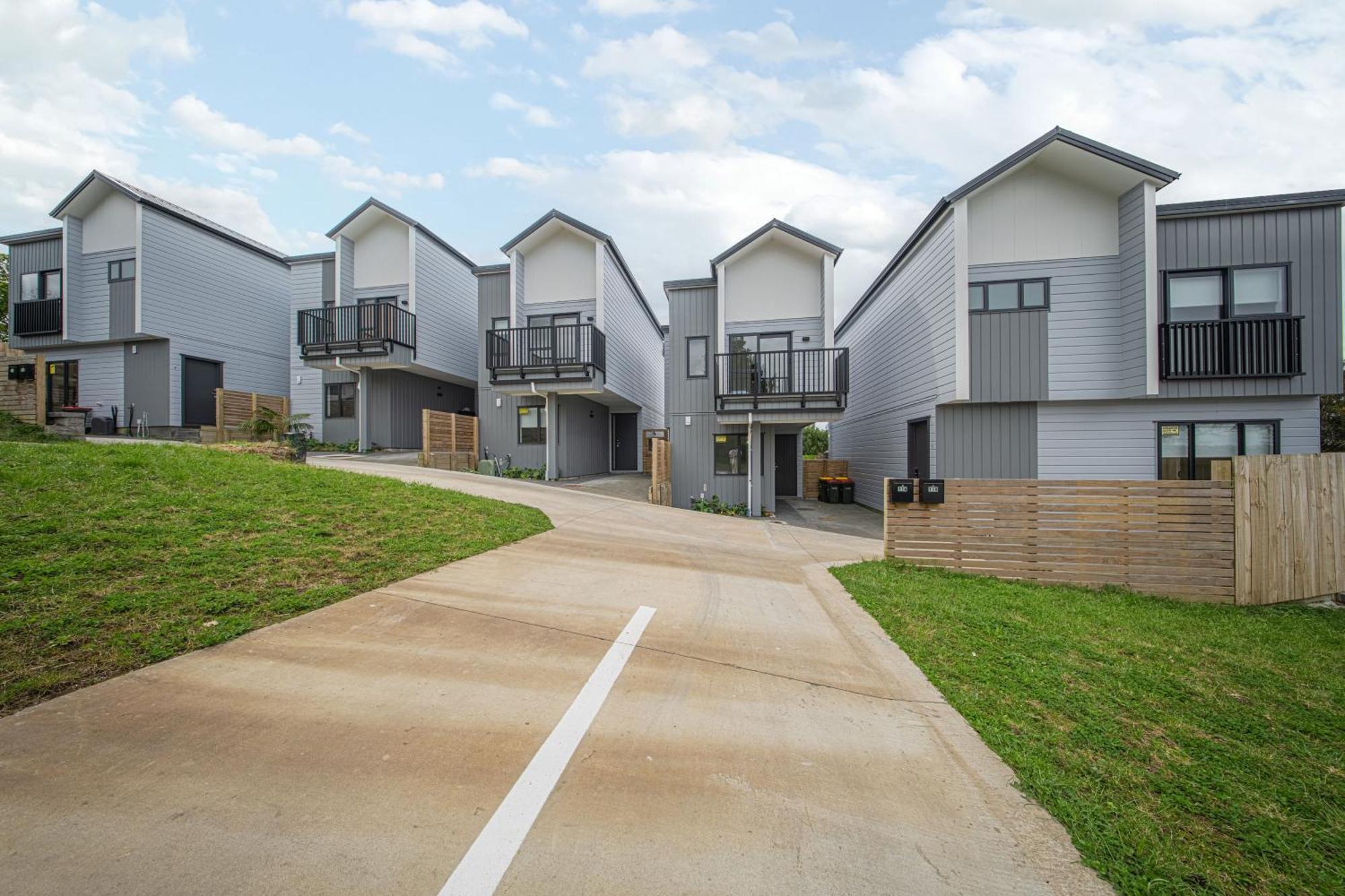 West Harbour Modern 4-bedroom Retreat Auckland