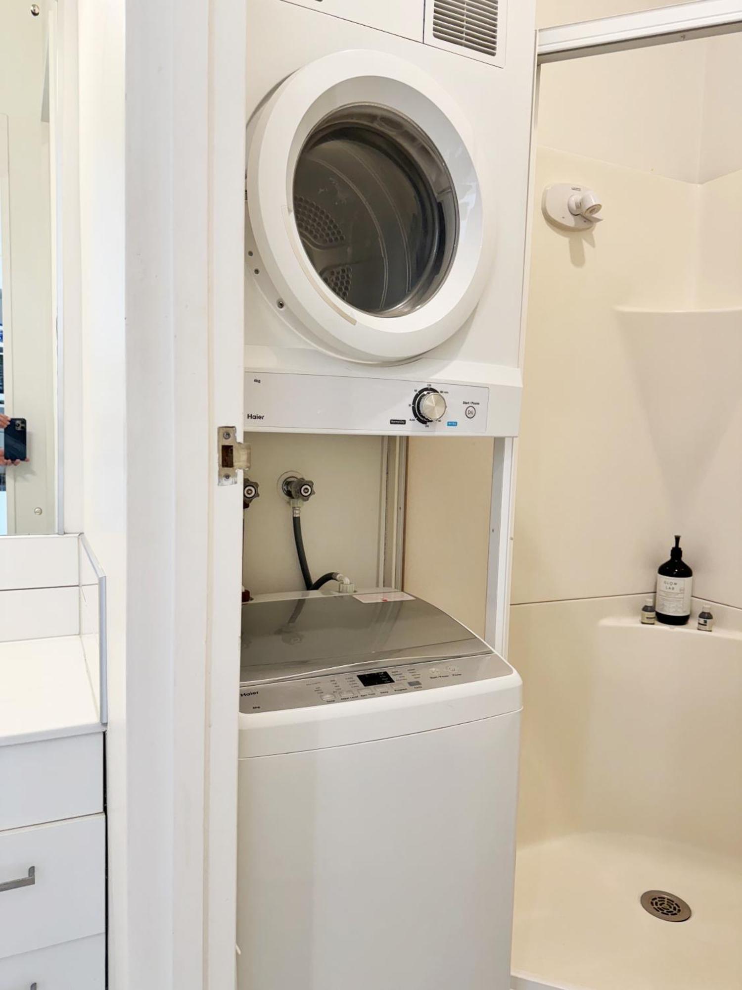 Skytower Views, Washer & Dryer, Tv! *