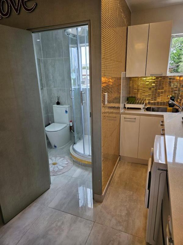 Book Now Affordable Cute Cozy With Carpark 23 * Auckland