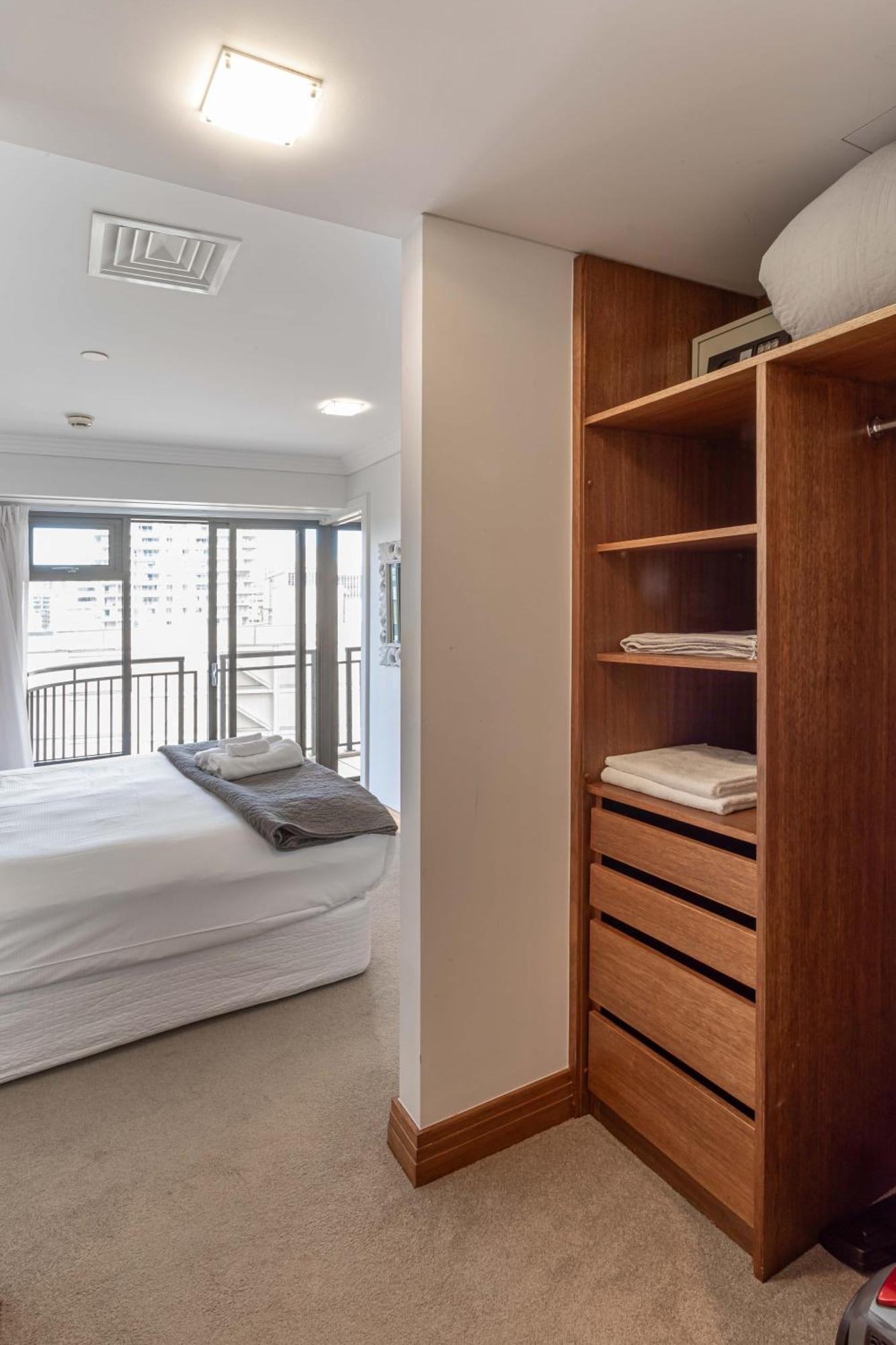 Retreat W. Modern Comforts *