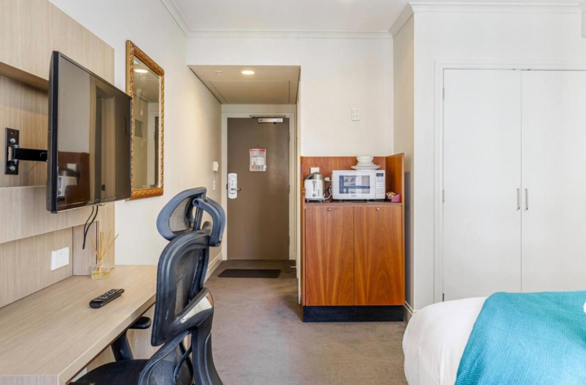 Life In The With Pool - Gym Apartment Auckland