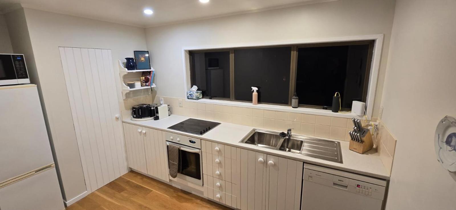 2 Bedroom Home, And Sea Views *