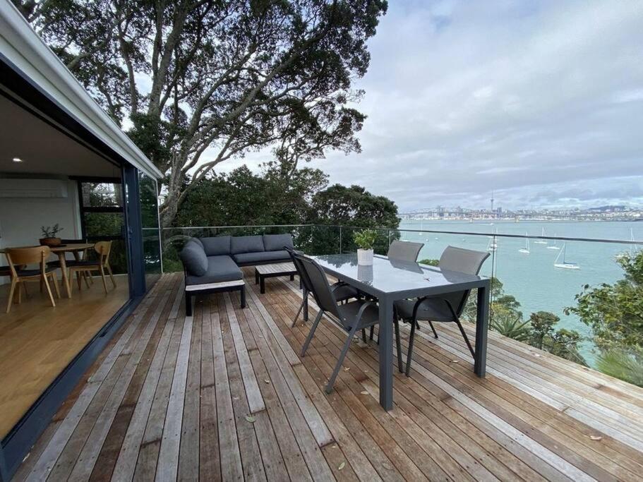Arohanui Waterfront Apartment *