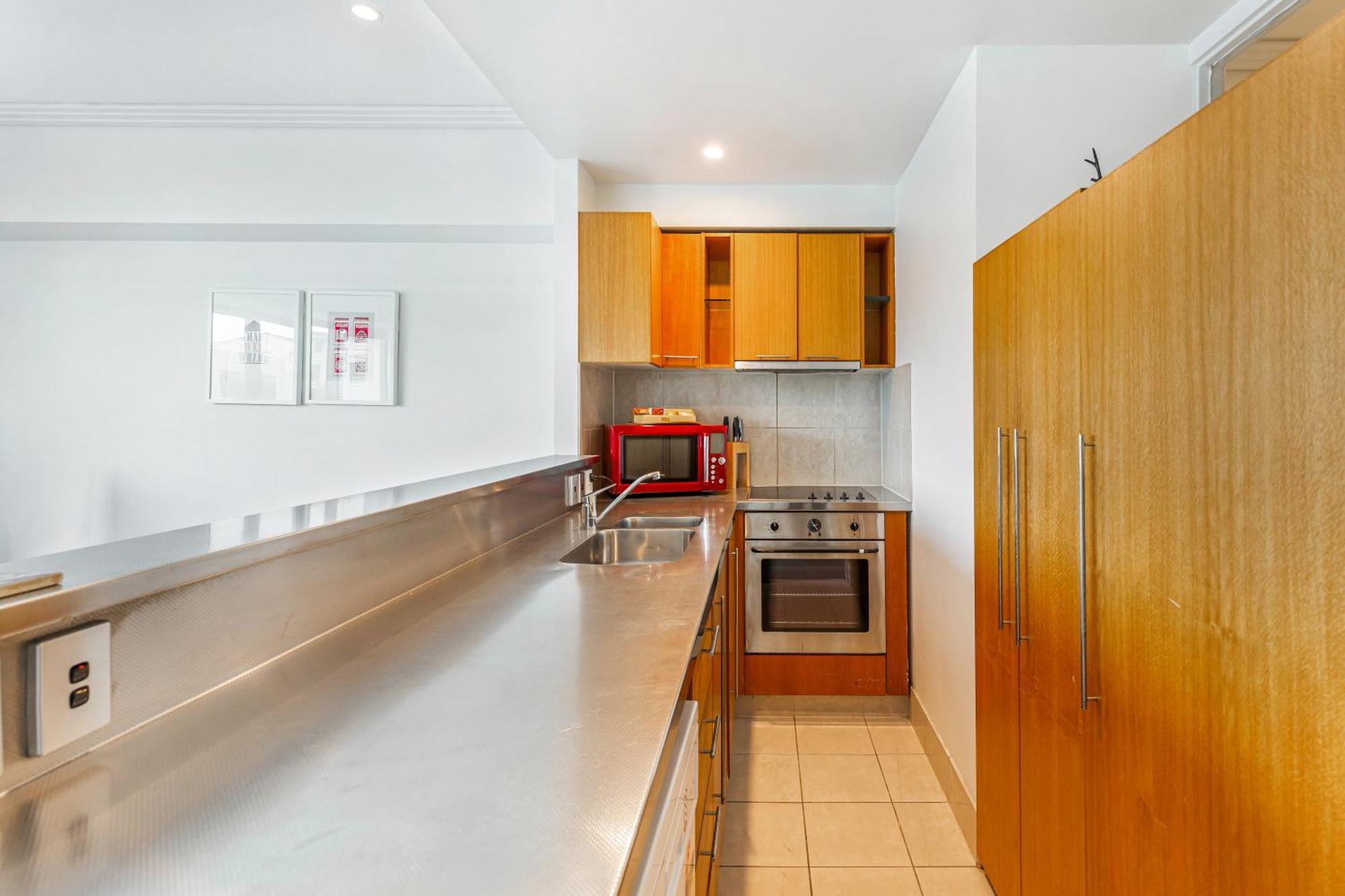 Viaduct Harbour Views W Free Parking! Apartment