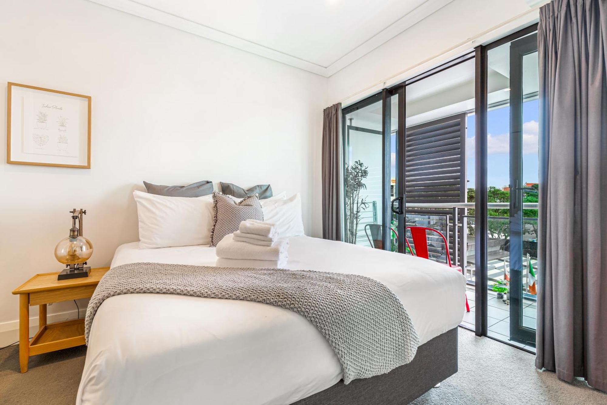 Viaduct Harbour Views W Free Parking! *