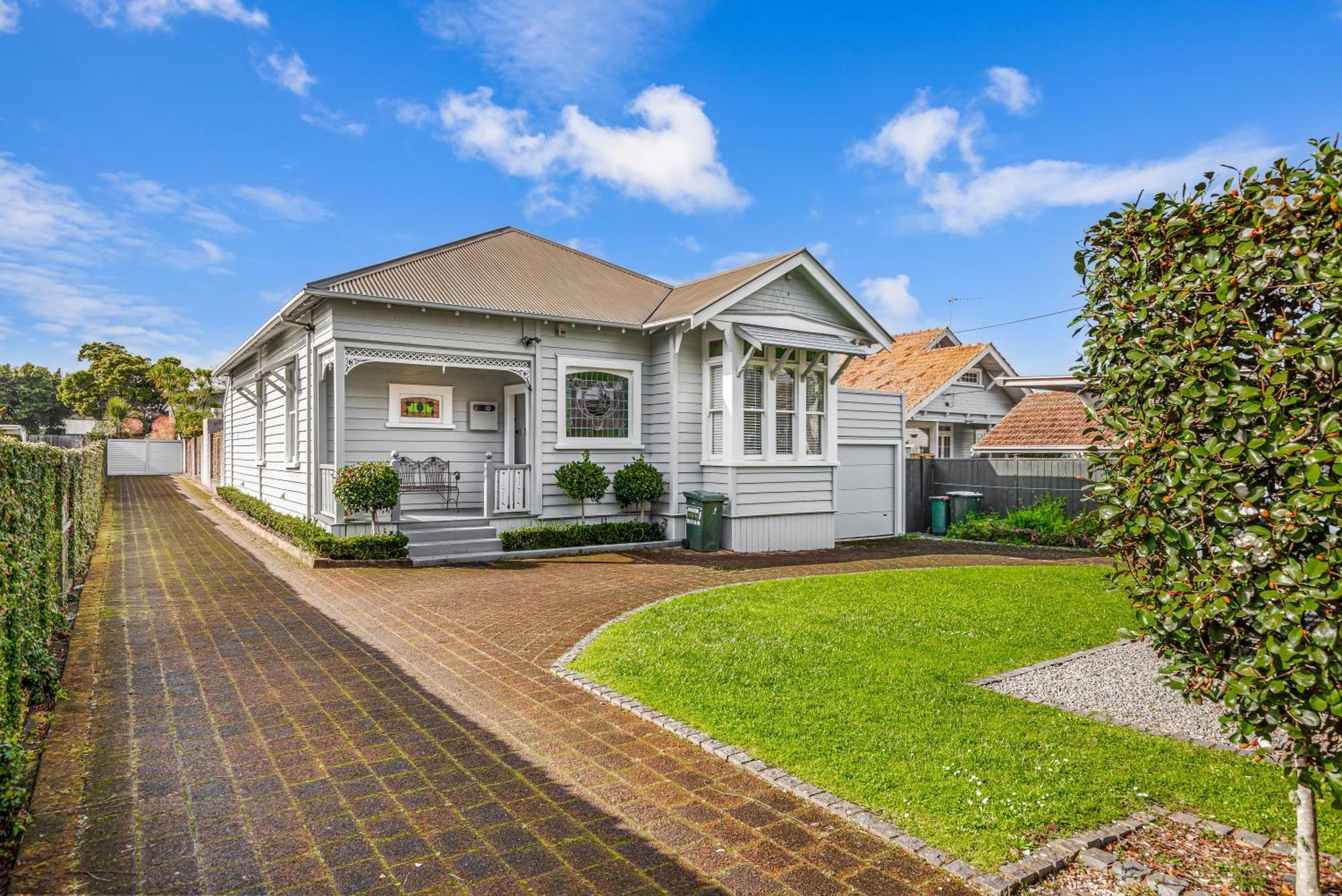 Holiday home Elegant 3br With Private Pool Auckland