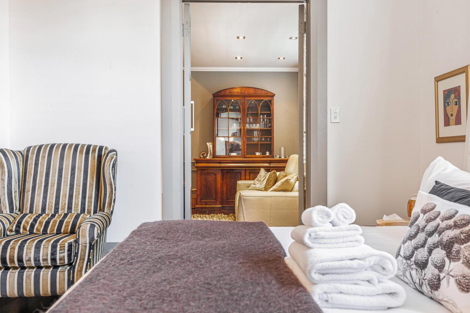 Elegant 3br With Private Pool Auckland