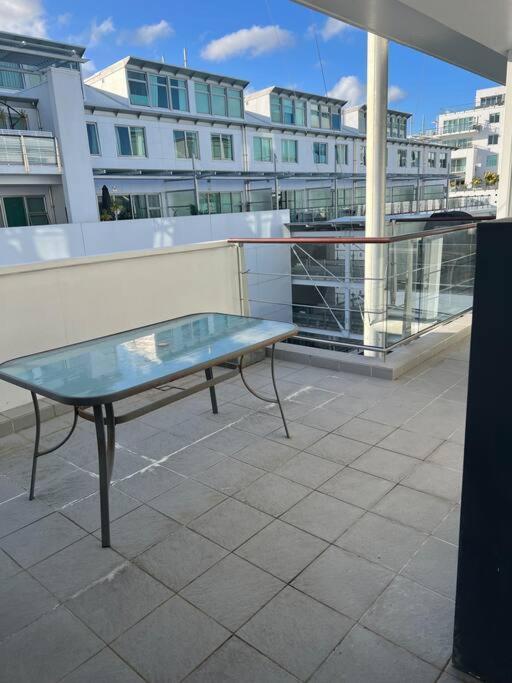 Seaview Waterfront Aparthotel